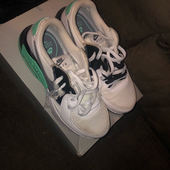 Unisex Nikes - Picture 4 of 5